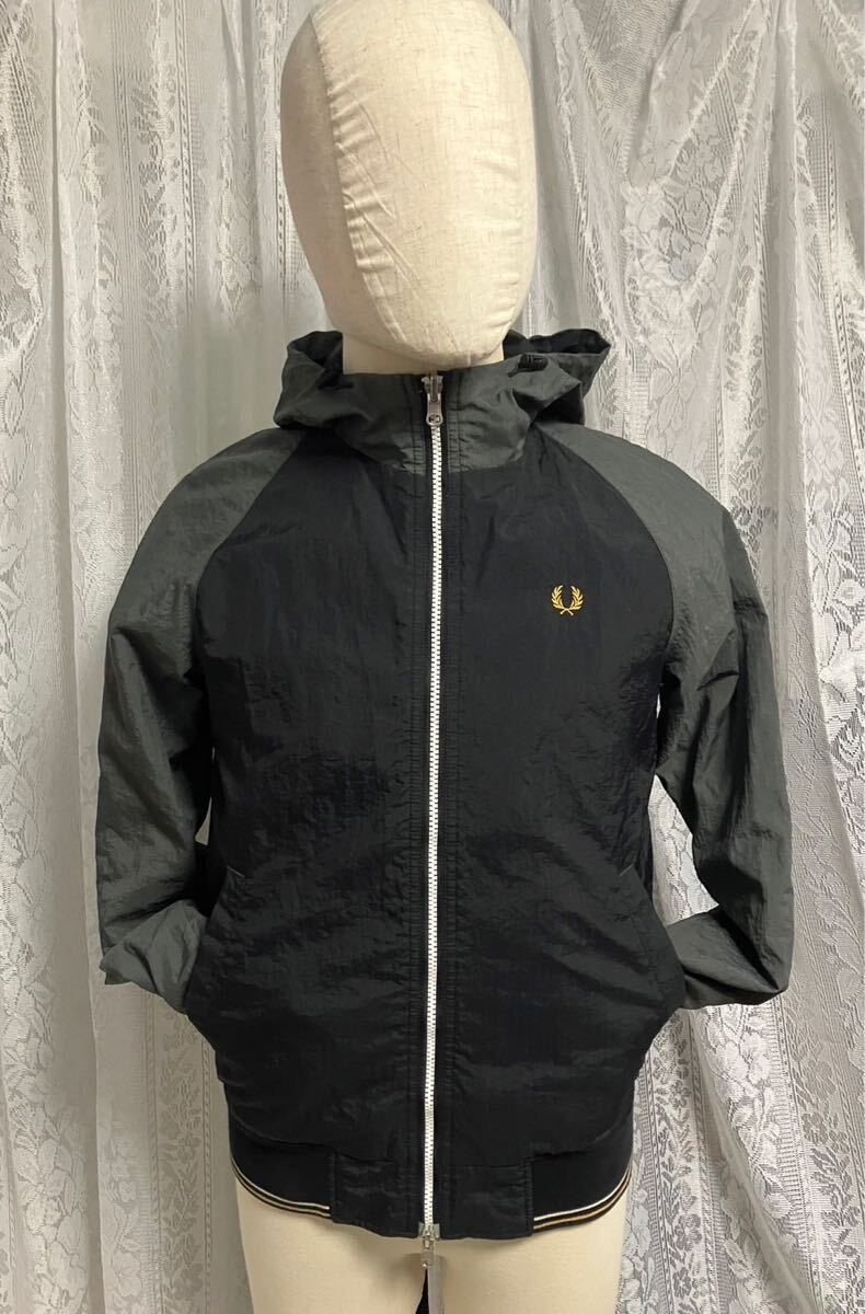 FRED PERRY フレッドペリー リバーシブル ナイロンジャケット FRED PERRY フレッドペリー リバーシブル ナイロンジャケット