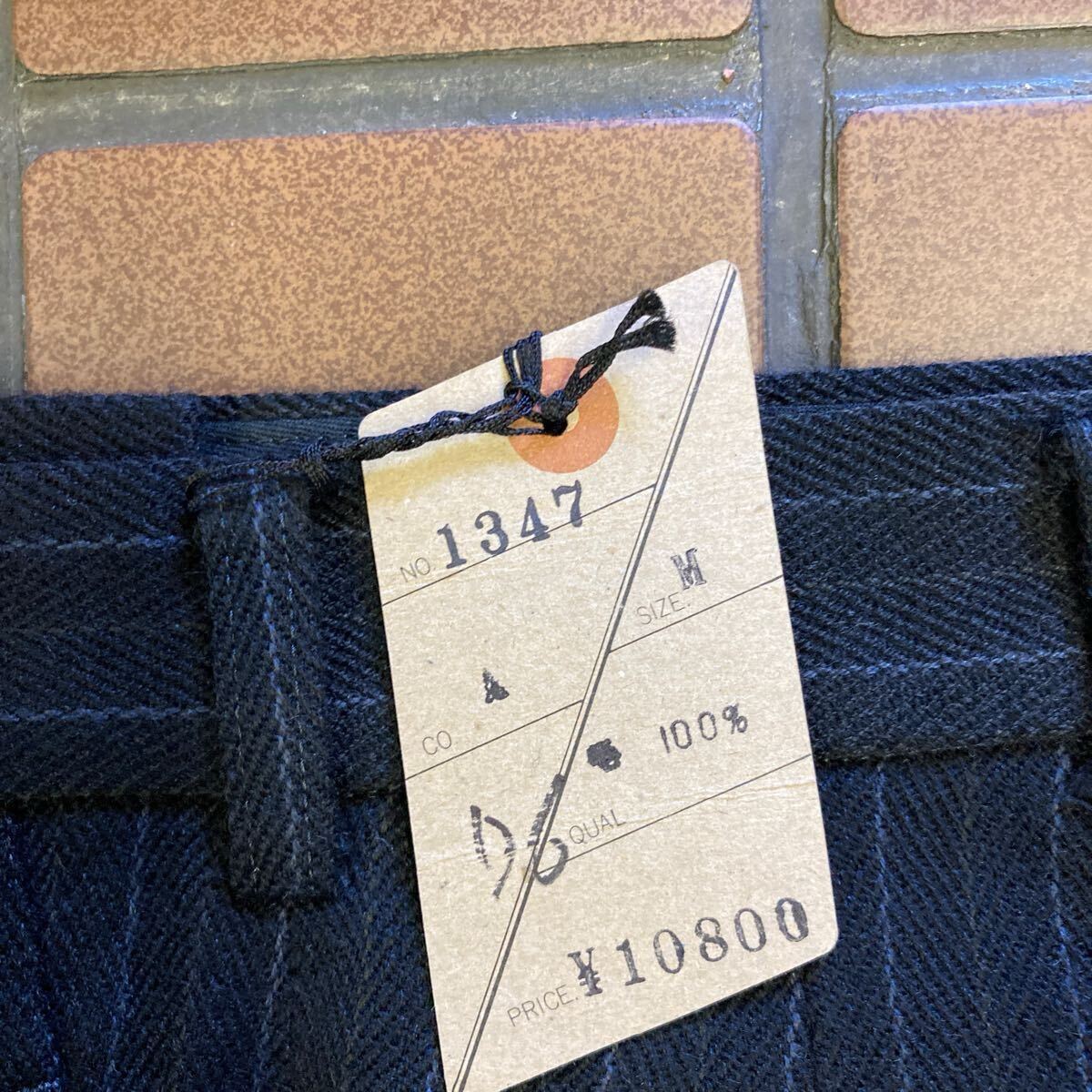 【新品】ビジネス スラックス ゴルフ サイズ M(76cm ) 2タック 日本製 毛 100% ツィード 肉厚生地 濃紺 ストライプ柄 レトロ ヴィンテージ_画像4