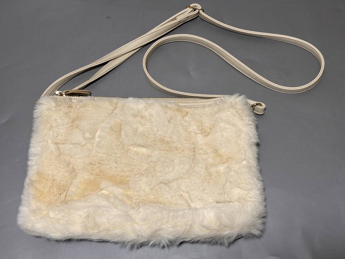 d2881◆未使用◆グローバルワークGLOBAL WORK フェイクファー ショルダーバッグ　オフホワイト◆28×18ｃｍ