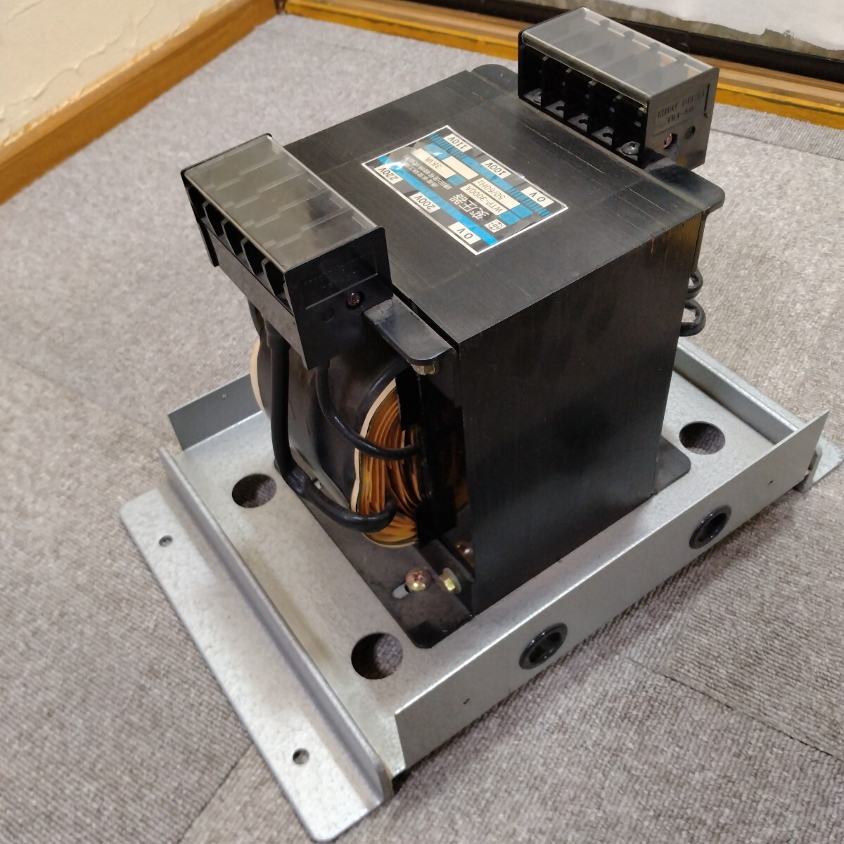 Yahoo!オークション - 鎌田信号機 変圧器 WB-3000A 中古品 使用 Yahoo!オークション - 鎌田信号機 変圧器 WB-3000A 中古品 使用