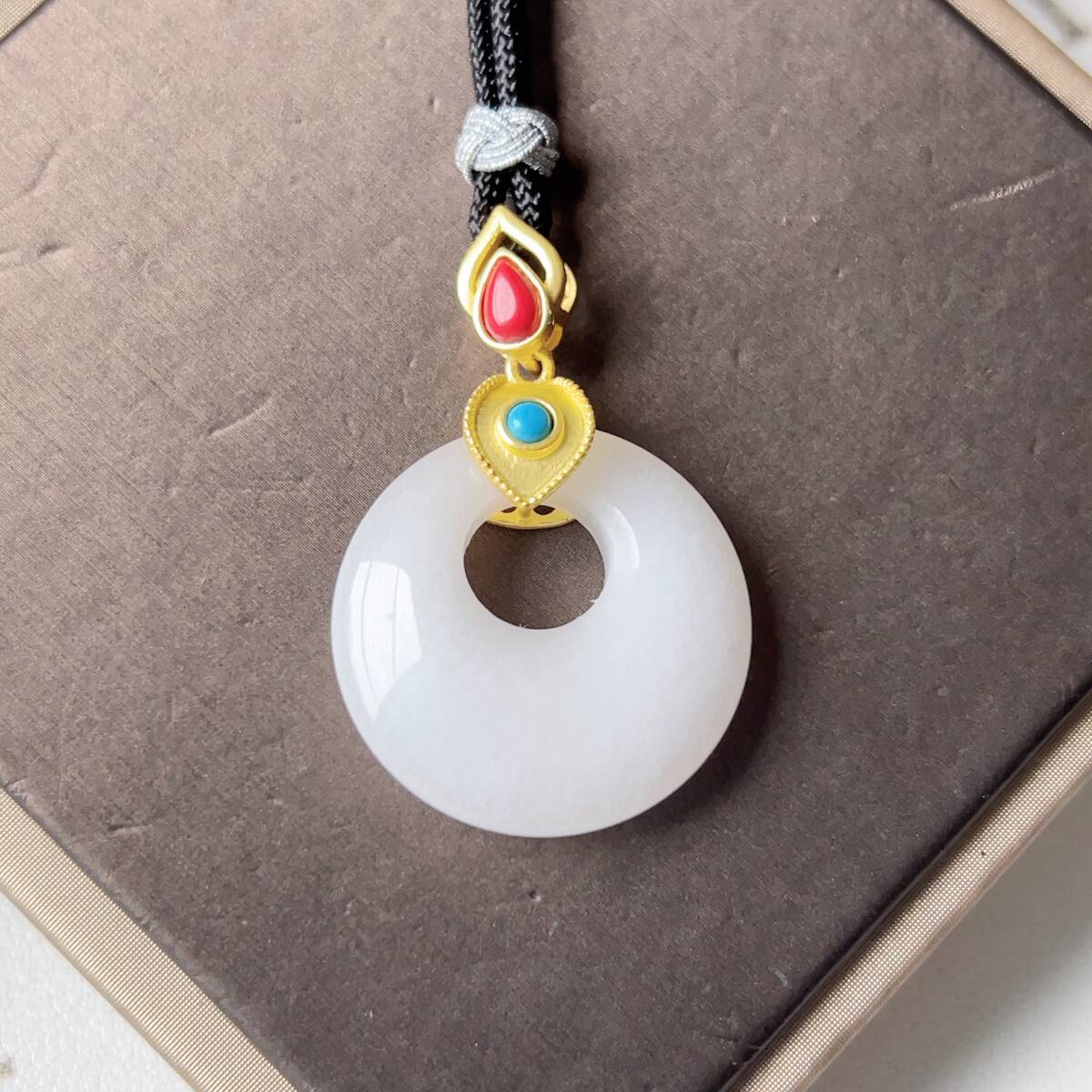 ◇金糸玉・白玉◇ヒスイ◇ネックレス◇ペンダント◇平安扣(公主扣) ◇お守り◇天然石◇パワーストーン◇巾着袋付き033P11157