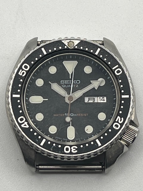 N39435■ SEIKO セイコー クォーツ ダイバー 150m 7548-7000 腕時計 デイデイト QZ メンズ 回転ベゼル ラウンド 黒文字盤 ウォッチ ■