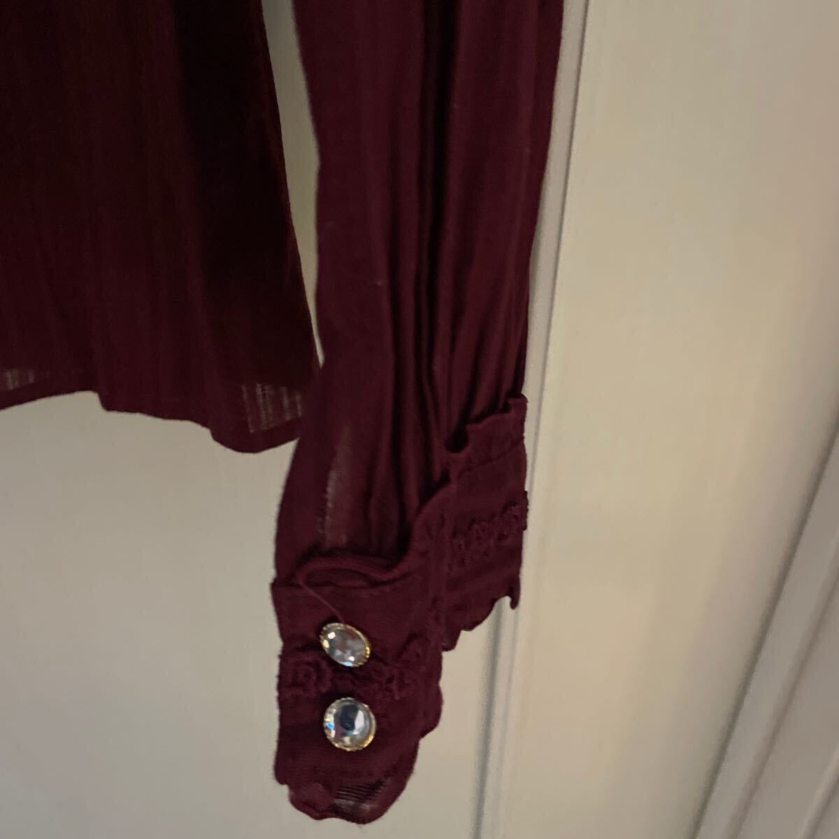 axes femmeアクシーズファム　ブラウス　エンジ　ビジュー　フリル　パール　 シャツ　 長袖　 トップス　 M_画像4