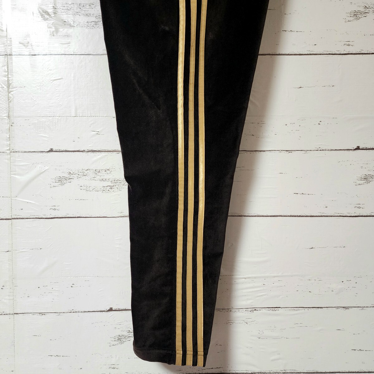 adidas×Beauty&Youth別注 ベロア ブラウン パンツ ゴールド adidas×Beauty&Youth別注 ベロア ブラウン パンツ ゴールド