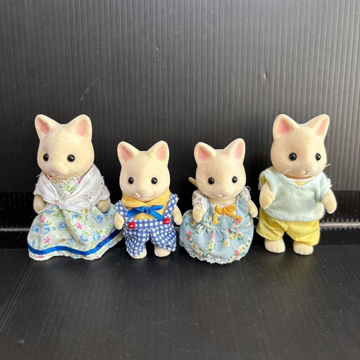 中古　シルバニアファミリー　シルクネコファミリー　シルバニア　人形