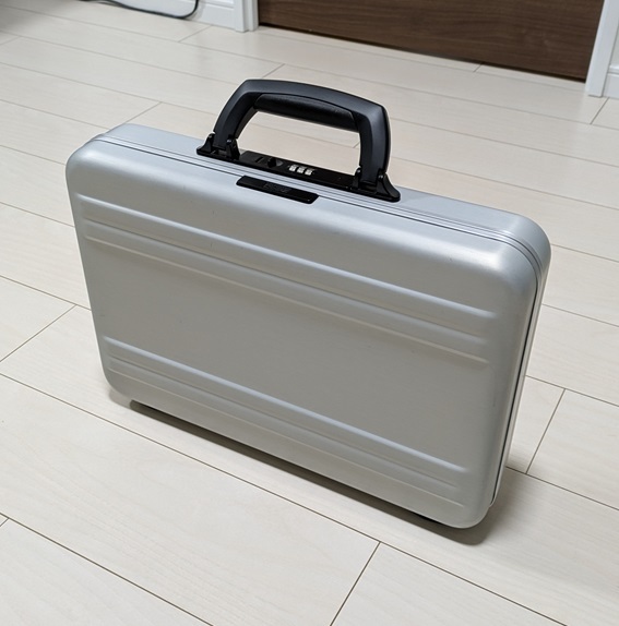 ZERO HALLIBURTON ゼロハリバートン シルバー アルミ 中古品