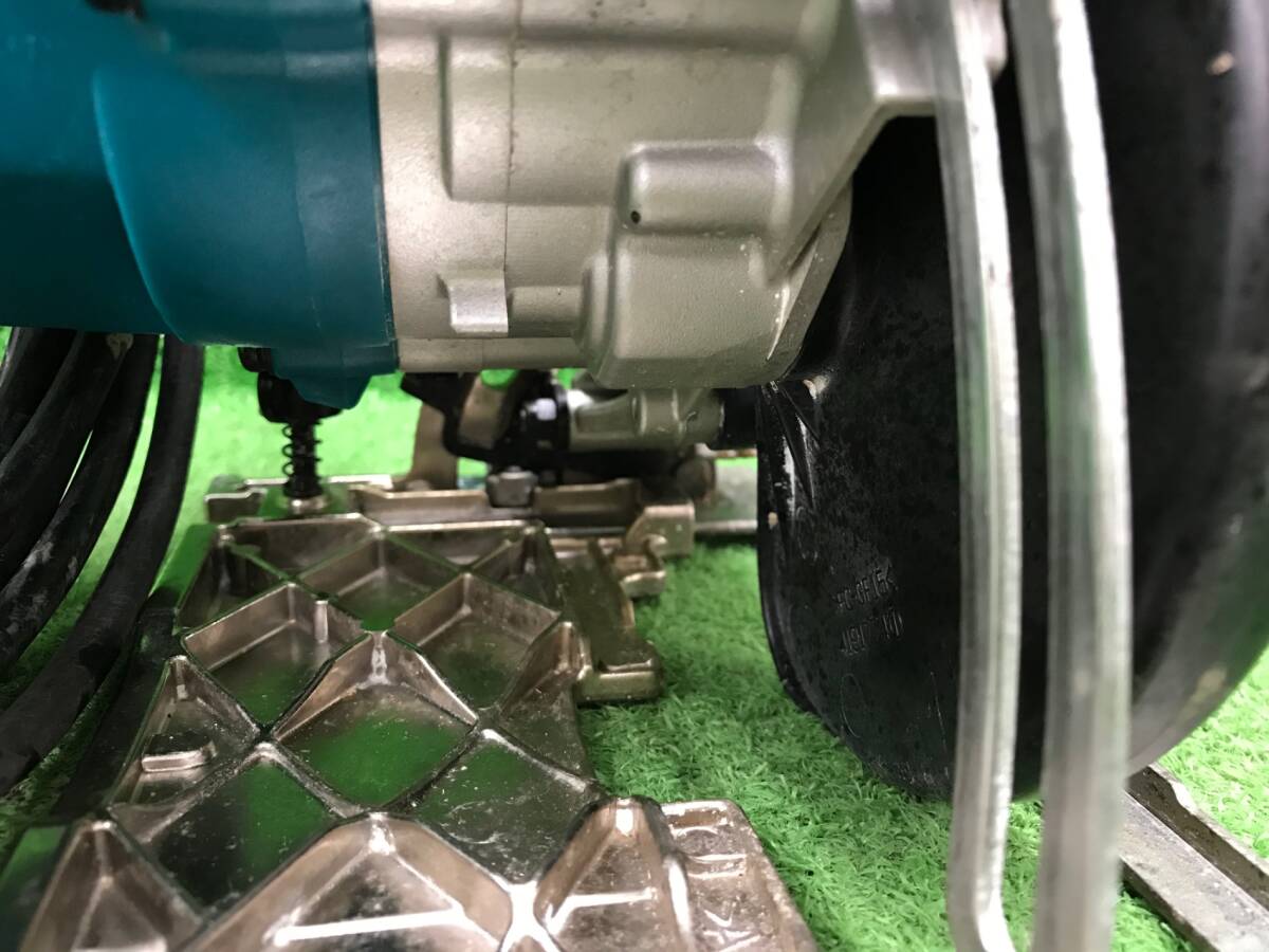 【中古品】★makita(マキタ) 125㎜內(nèi)裝マルノコ アルミベース 5241　IT5XCOXPW56S