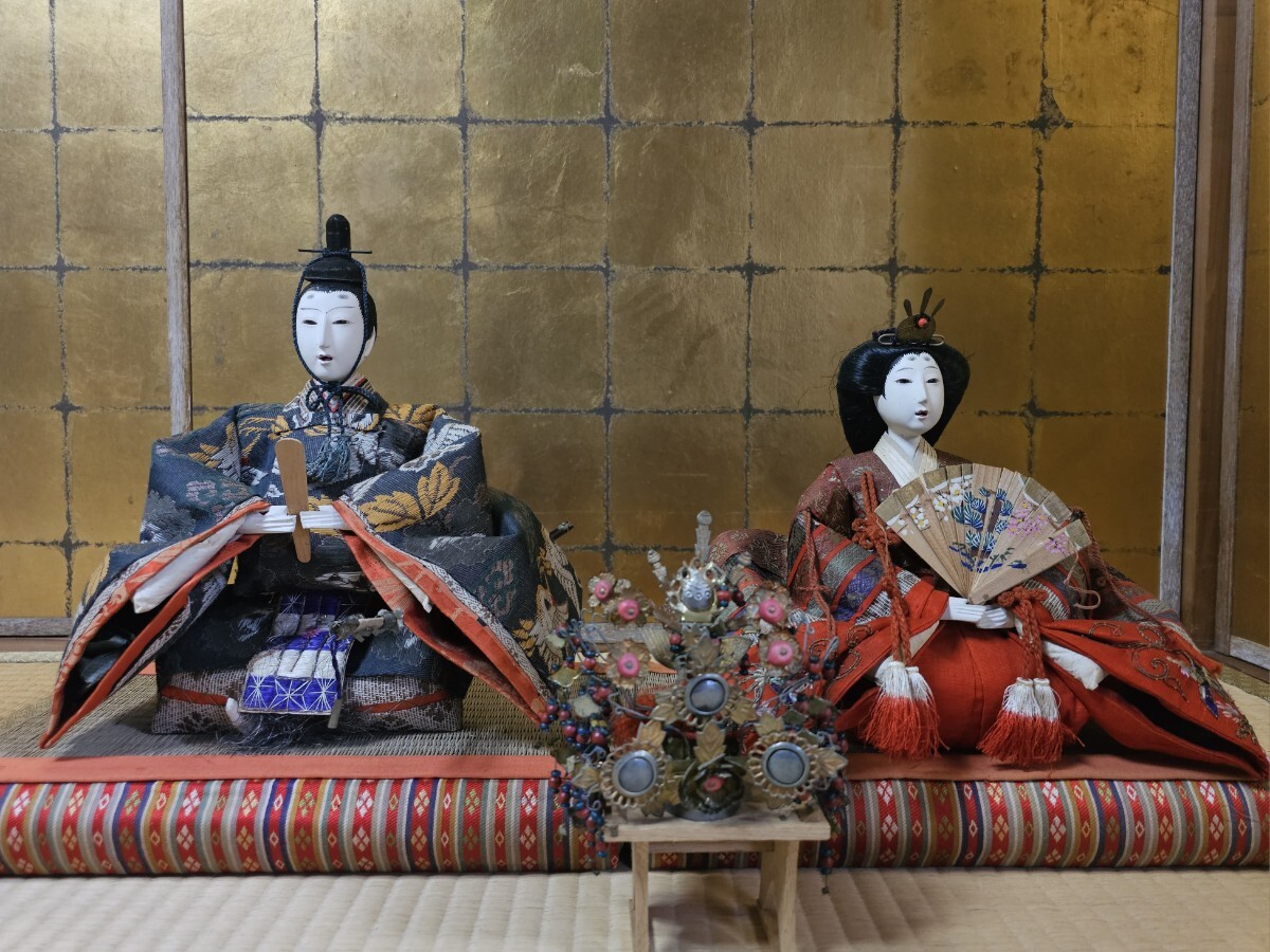 大正時代 雛人形 一対 束帯 収納箱 台座 古裂 錦 金襴 縮緬 古雛 大正時代 雛人形 一対 束帯 収納箱 台座 古裂 錦 金襴 縮緬 古雛