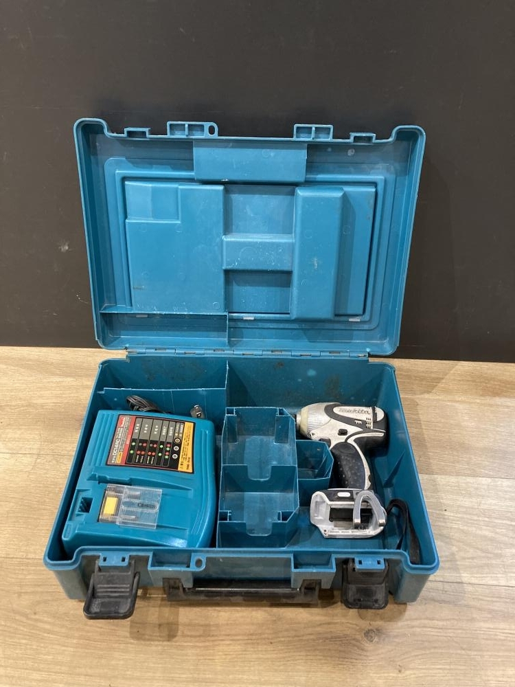 018★おすすめ商品★マキタ 充電式インパクトドライバ TD130D ※ケース+充電器付
