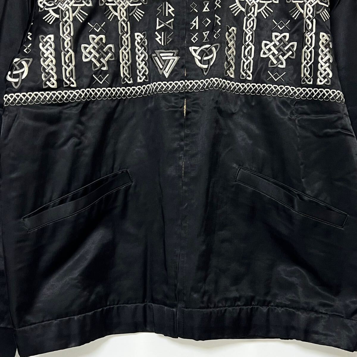 JOURNAL STANDARD TRISECT ジャーナル スタンダード TRIBAL EMBROIDERY ケルト柄 刺繍 サテン ジャケット ブルゾン日本制 原反刺繍 M 黒