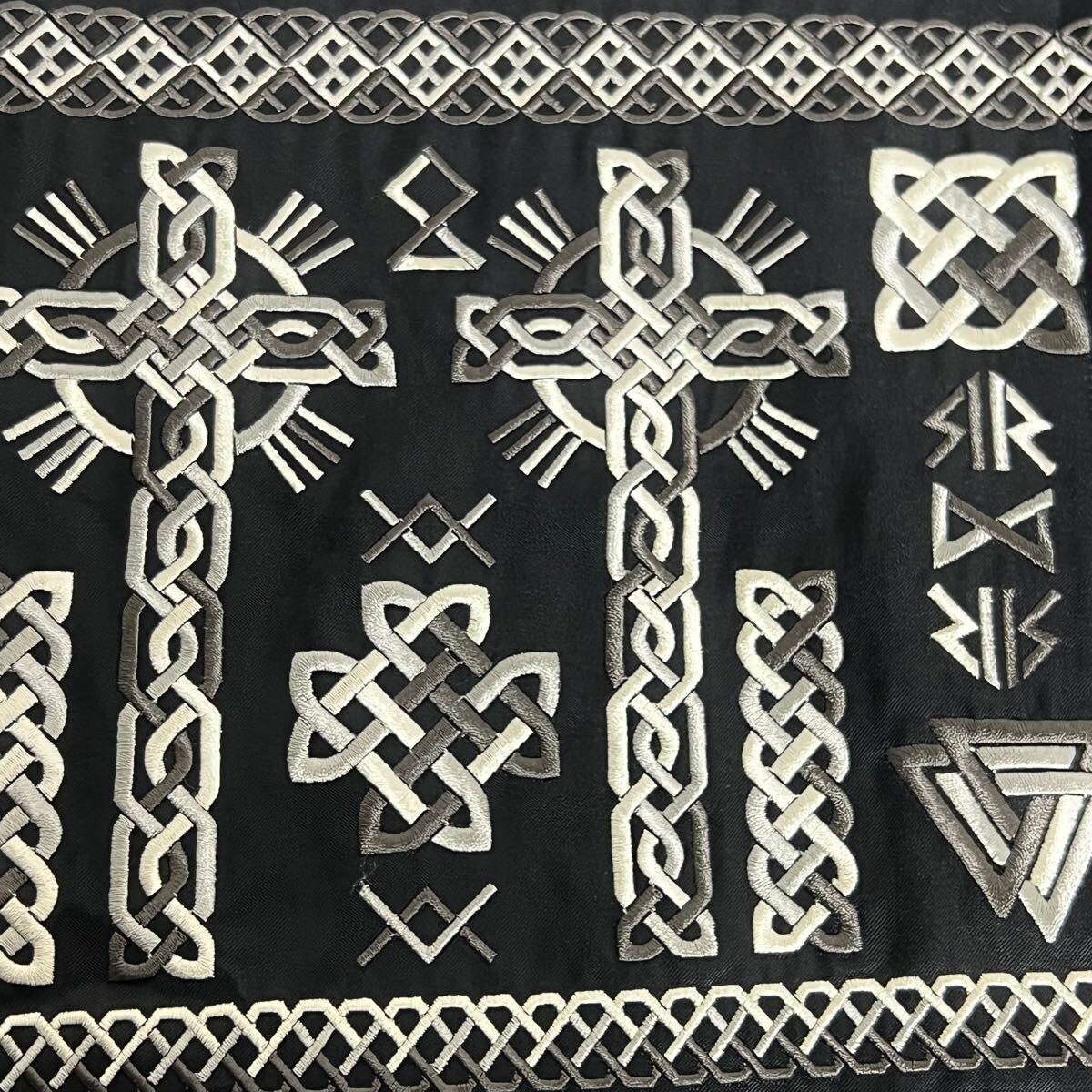 JOURNAL STANDARD TRISECT ジャーナル スタンダード TRIBAL EMBROIDERY ケルト柄 刺繍 サテン ジャケット ブルゾン日本制 原反刺繍 M 黒