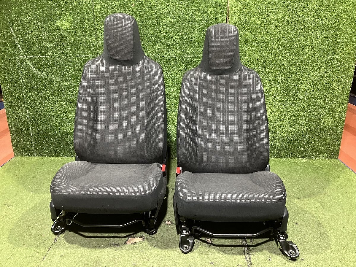 Y管理76765 H26 ヴィッツ KSP130】☆運転席 助手席 シート セット☆トリム FA20