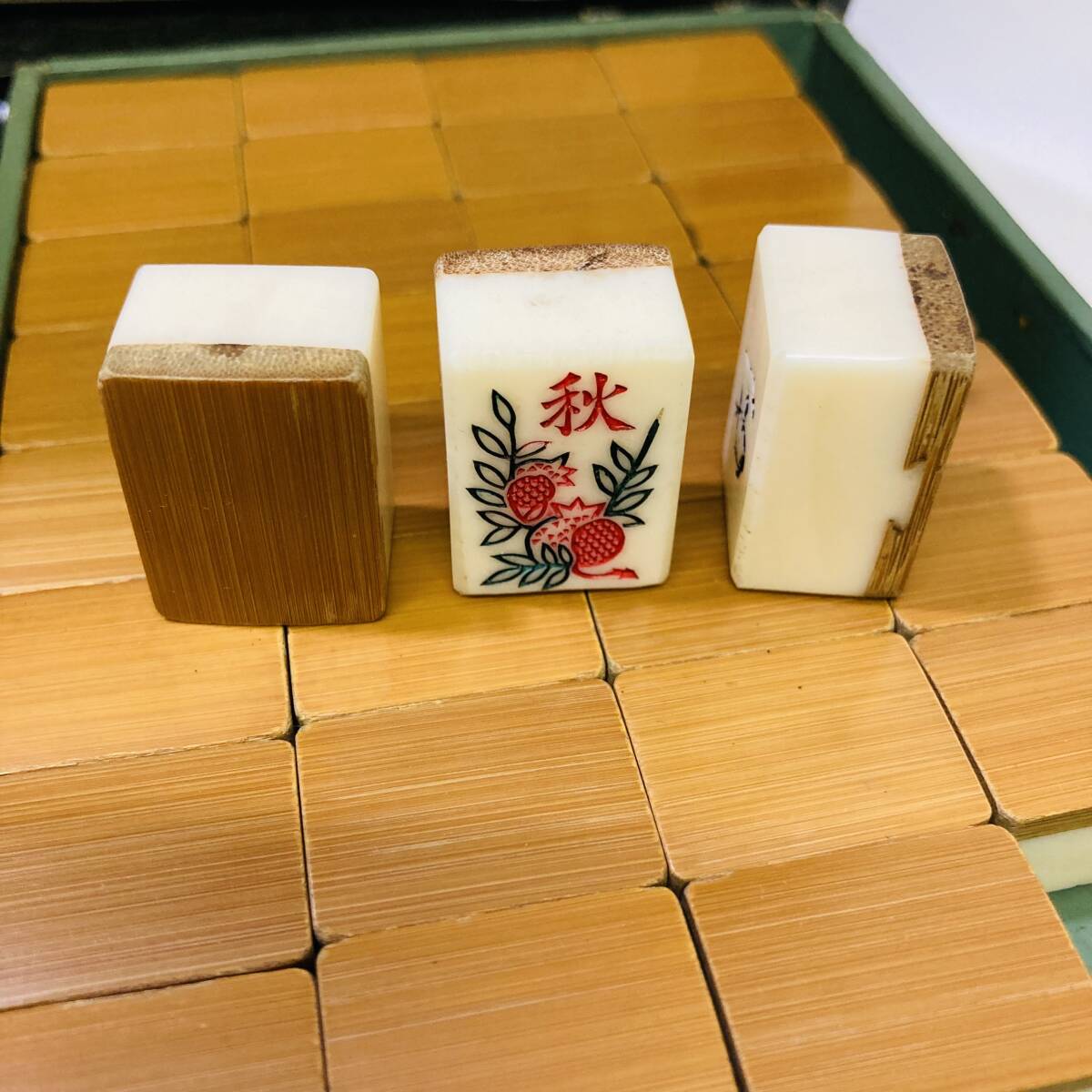 NA9468 麻雀牌 天然素材 アンティーク 背竹 麻雀 レトロ 当時物 NA9468 麻雀牌 天然素材 アンティーク 背竹 麻雀 レトロ 当時物