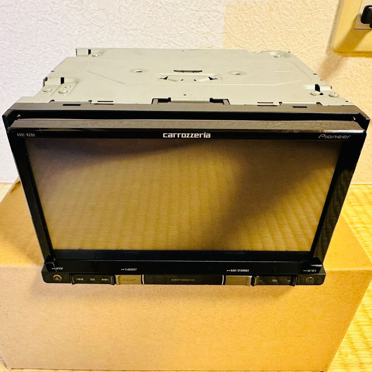 Pioneer カロッツェリア 楽ナビ AVIC-RZ09 /TV/Bluetooth/DVD/CD Pioneer カロッツェリア 楽ナビ AVIC-RZ09 /TV/Bluetooth/DVD/CD