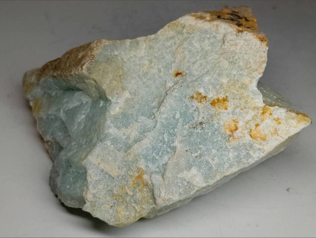 アイスブルー】☆826g☆ 翡翠 ヒスイ 原石 翡翠原石 鑑賞石 自然