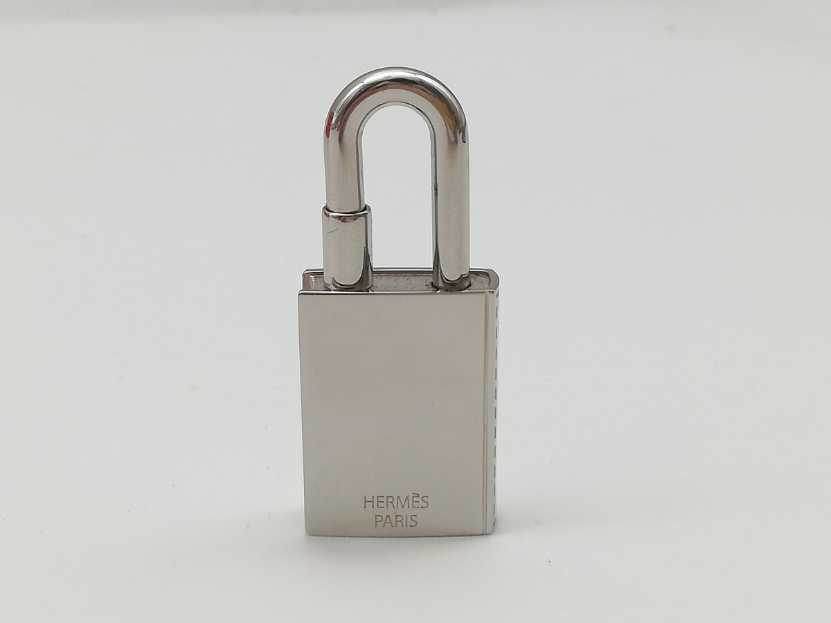 希少 極美品 HERMES 2010年限定 ブック カデナ シルバー Conte 希少 極美品 HERMES 2010年限定 ブック カデナ シルバー Conte