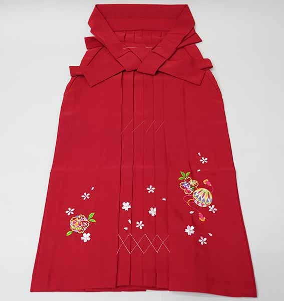 刺繍袴 女児袴 単品 女児 13歳用 行灯袴 袴下85cm 陽気な天使 赤色 ヘラあり 桜 鞠 女の子 卒業式 新品（株）安田屋 NO41328