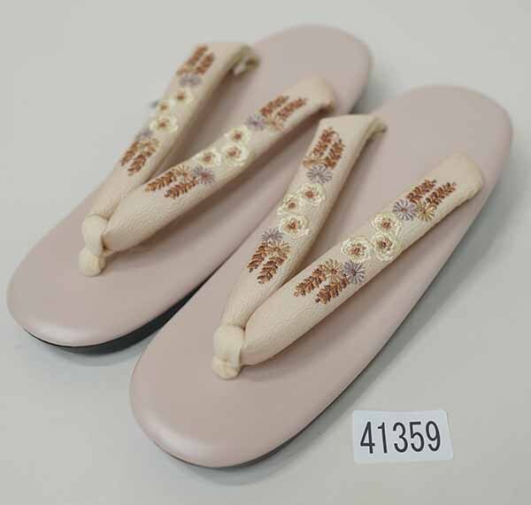 草履 ウレタンソール 単品 刺繍入り鼻緒 24.0cm フリーサイズ 適合足サイズ 22.5～24.5cm ピンクベージュ 新品 (株) 安田屋 NO41359