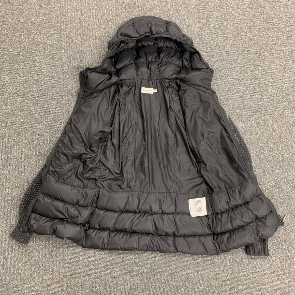 HX1 MONCLER モンクレール MAGLIONE TRICOT CARDIGAN 袖 ワッペン 付き ニット 切り替え ダウン ジャケット グレー