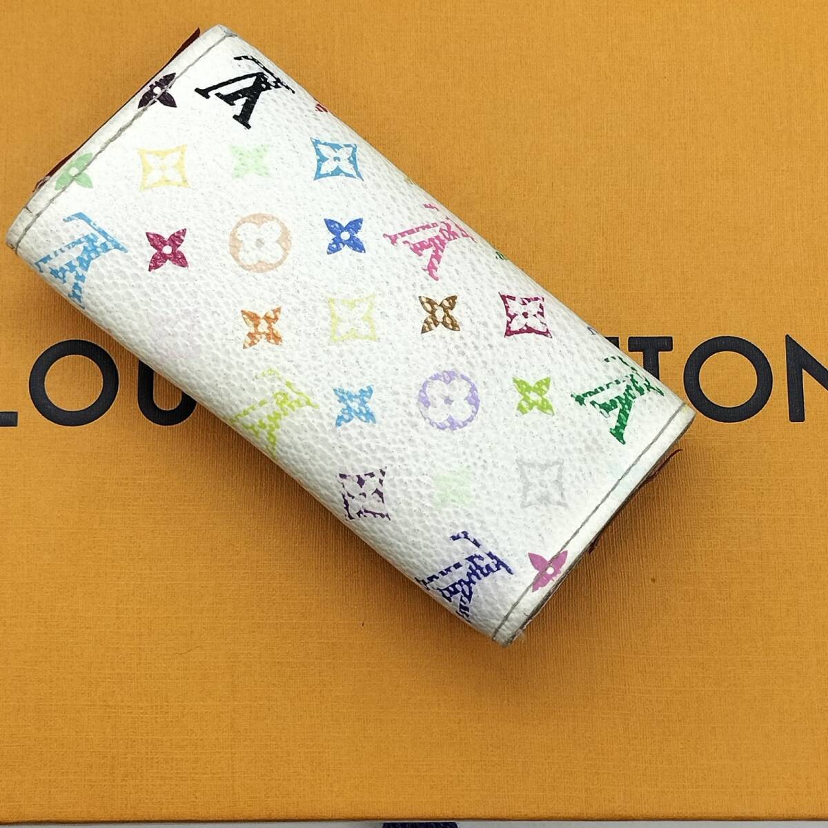 洗練された彩りの美学 ルイヴィトン Louis Vuitton キーケース 4 洗練された彩りの美学 ルイヴィトン Louis Vuitton キーケース 4
