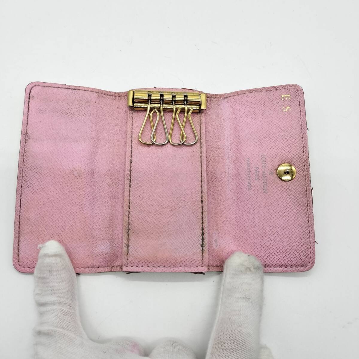 洗練された彩りの美学 ルイヴィトン Louis Vuitton キーケース 4 洗練された彩りの美学 ルイヴィトン Louis Vuitton キーケース 4