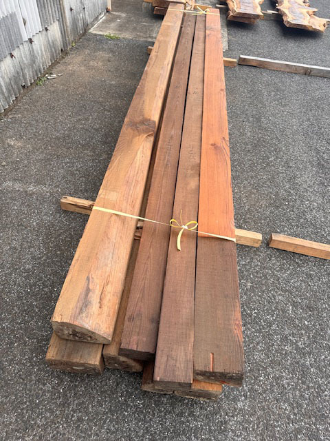 5-220 天然唐松からまつ 8本まとめ売り 長さ4000 柾目 角材 乾燥 5-220 天然唐松からまつ 8本まとめ売り 長さ4000 柾目 角材 乾燥