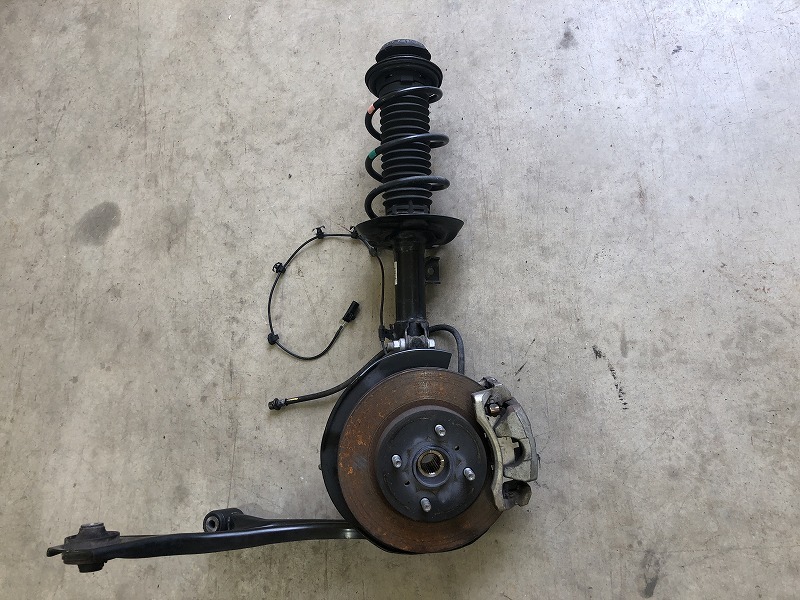 アクア フロントストラット ショック MXPK11 右　 48510-52V20 34，953km 2021年 767178