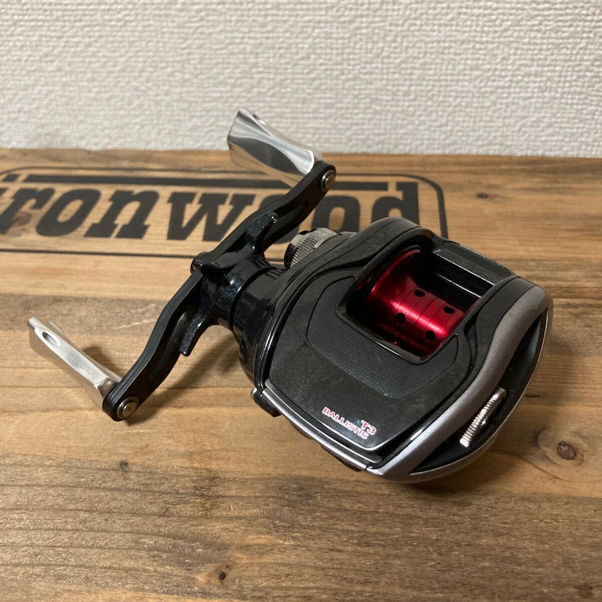 ダイワ 右　T3 BALLISTIC 100XS