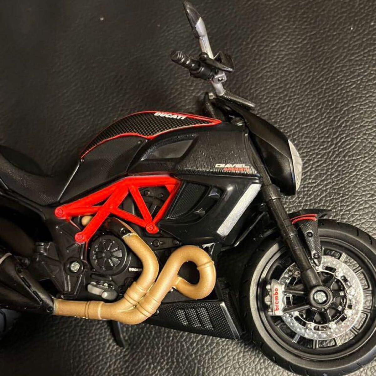 1/12スケール DUCATI Diavel Carbon ドゥカティ ディアベルカーボン ダイキャストバイク ミニカー オートバイ 完成品 Maisto マイスト