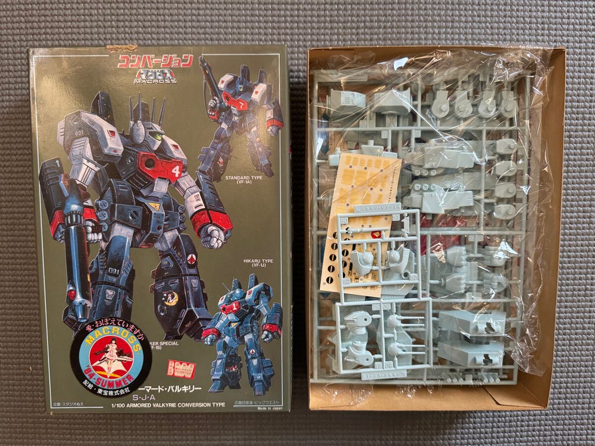 ５　倉庫片付け品　新品当時物在庫品　ＩＭＡＩ　マクロス　アーマード・バルキリー　プラモデル　ジャンク　未組立　ロボット　マンガ