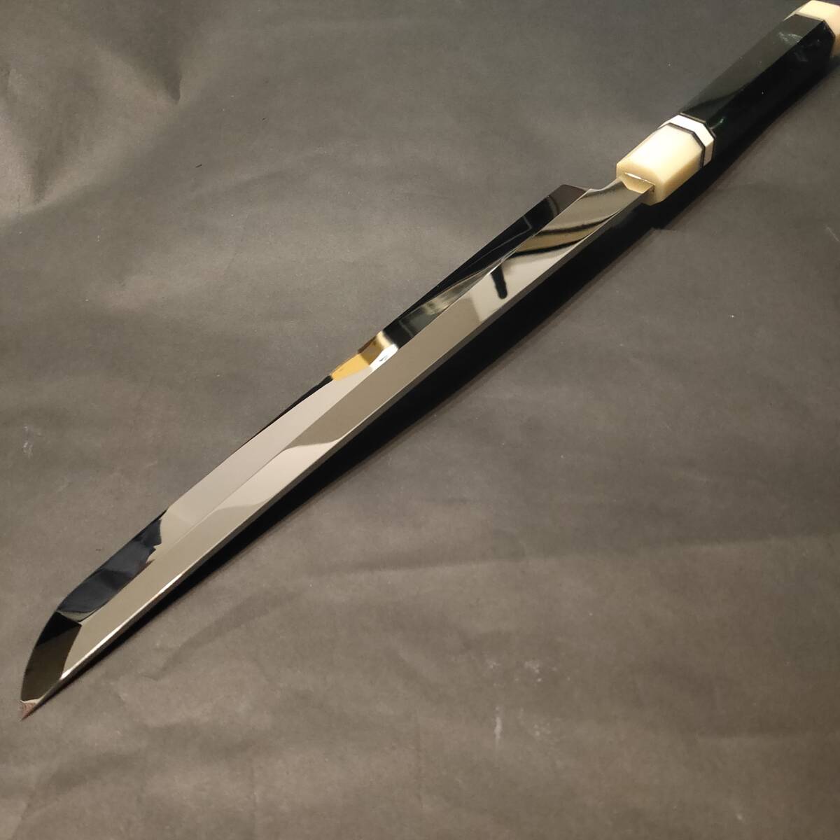 ステン本焼V金10号先丸柳刃包丁270mm モダンブルーレジン八角柄 ウルトラ鏡面ステン本焼V金10号切付柳刃包丁270mm モダン