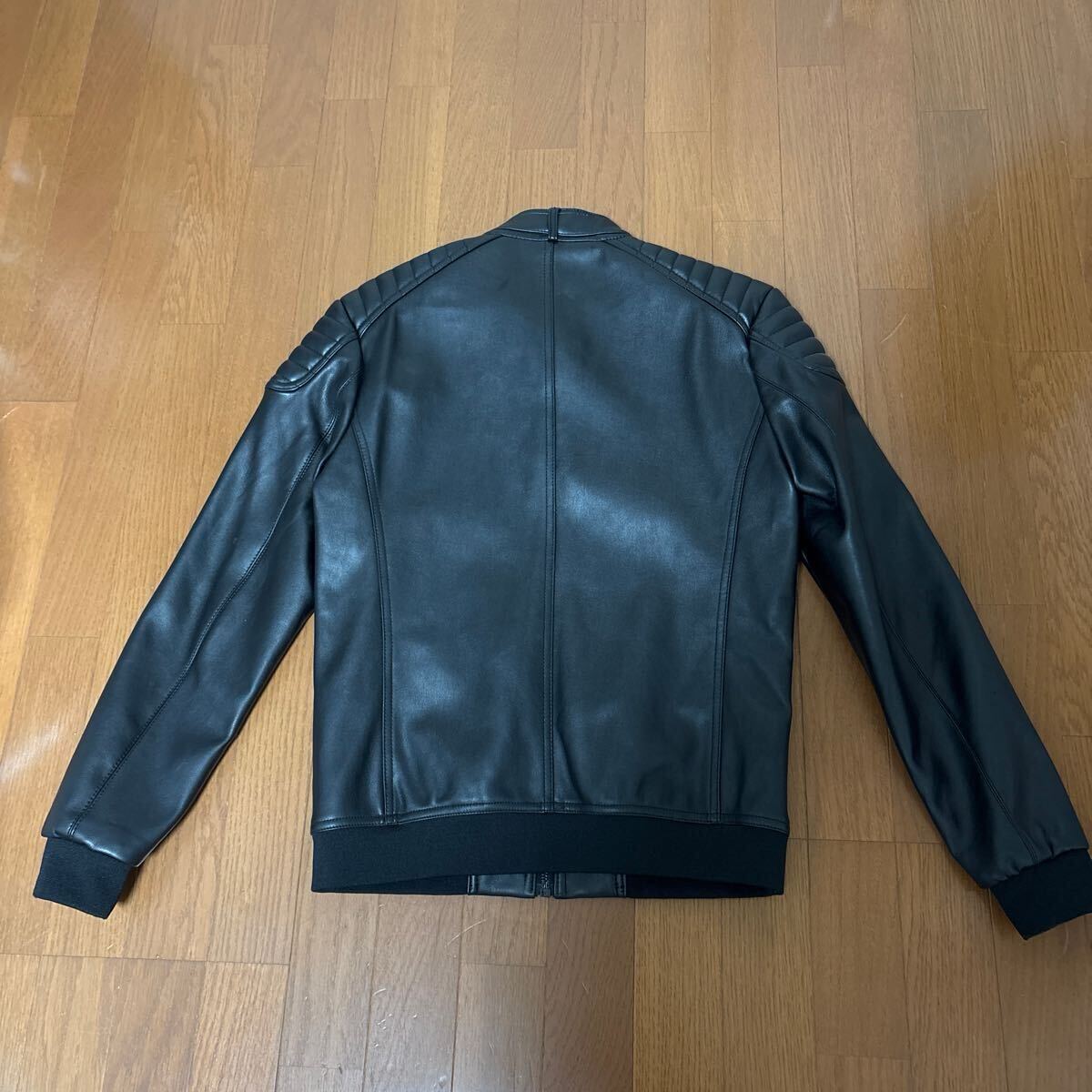 ゆうパック送料無料 中古品 Mサイズ ZARA ザラ フェイクレザー ゆうパック送料無料 中古品 Mサイズ ZARA ザラ フェイクレザー