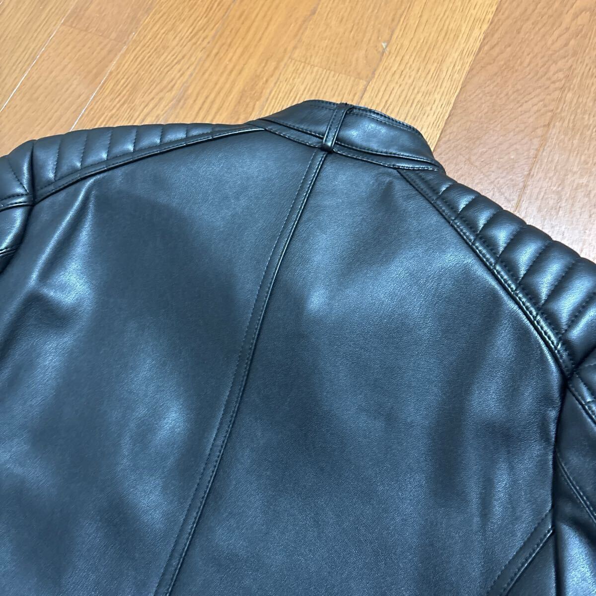 ゆうパック送料無料 中古品 Mサイズ ZARA ザラ フェイクレザー ゆうパック送料無料 中古品 Mサイズ ZARA ザラ フェイクレザー