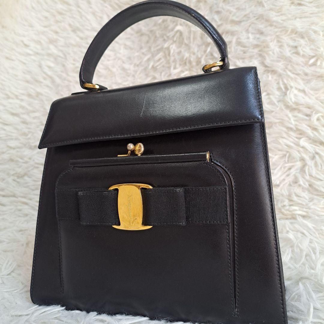 【入手困難】Salvatore Ferragamo サルヴァトーレフェラガモ がま口 ヴァラリボン ハンドバッグ 黒 ブラック トップハンドル レザー