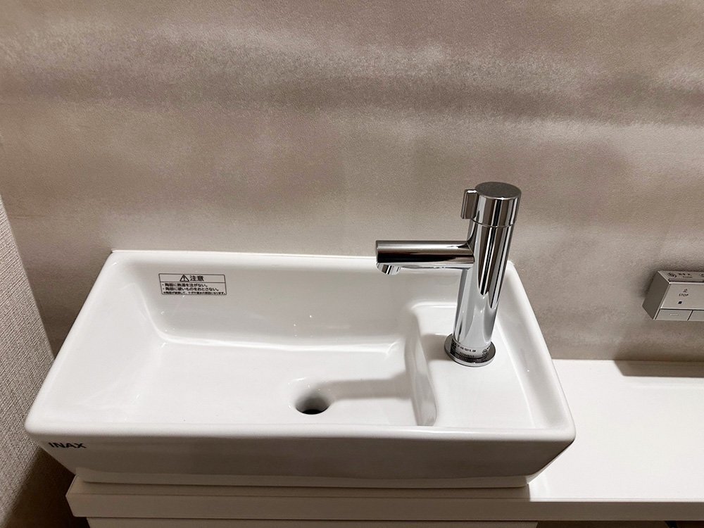 28230□LIXIL トイレカウンター W1360 手洗い器ボウル付□展示品 28230□LIXIL トイレカウンター W1360 手洗い器ボウル付□展示品