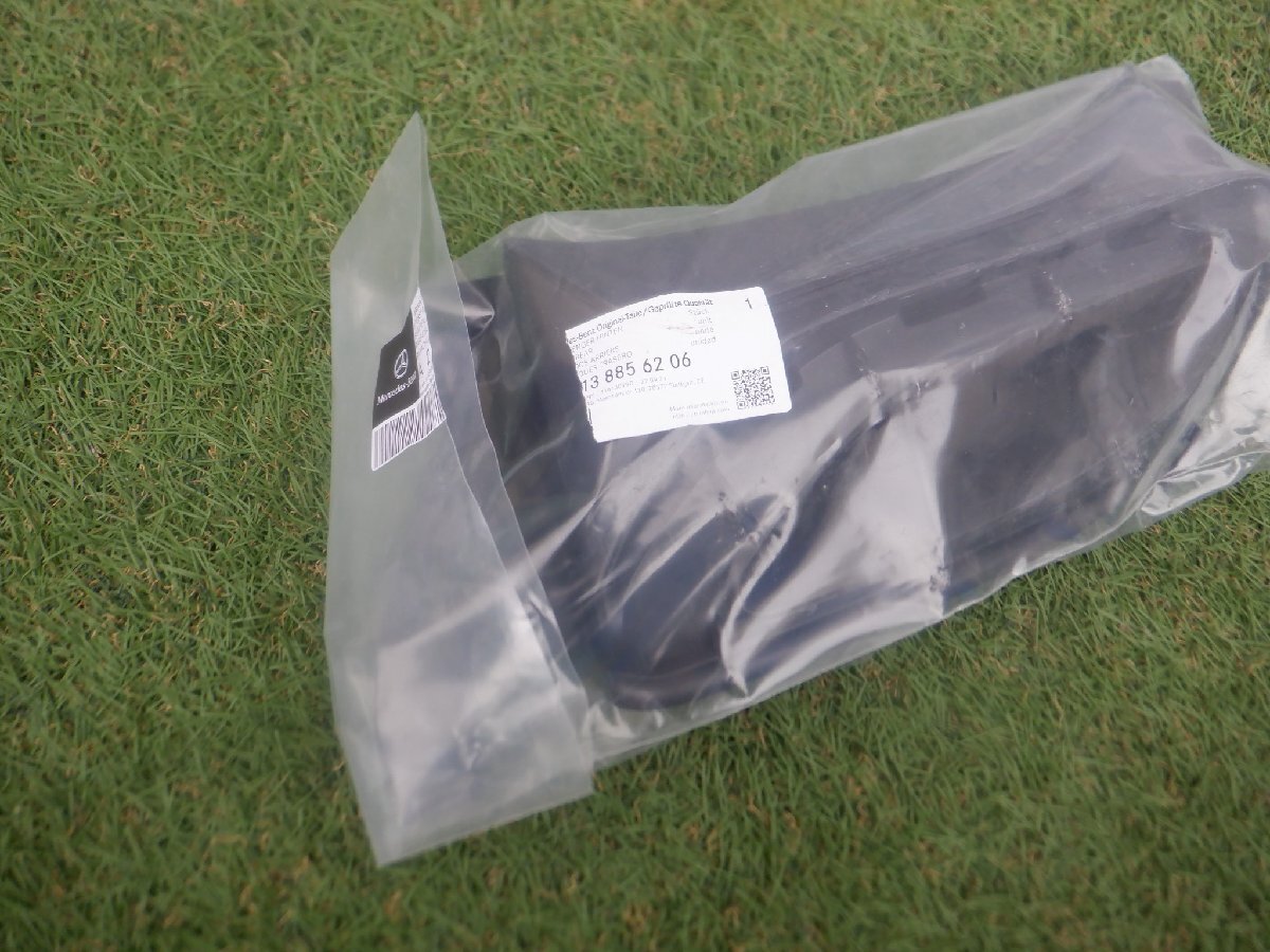 新品 ベンツ純正 W213 Eクラス リアバンパー 出口ブラケット ステー A2138856206 m-24-11-31