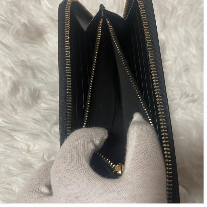 極美品・箱付き】VERSACE ヴェルサーチ レザー メデューサ 長 極美品・箱付き】VERSACE ヴェルサーチ レザー メデューサ 長