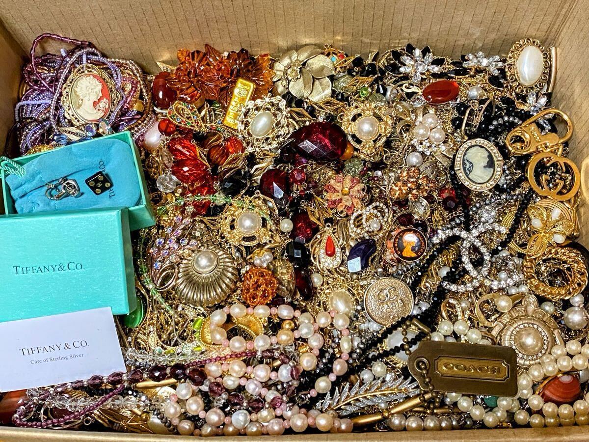 遺品整理品ゴールド(k18含む)アクセサリーまとめ売り(ジャンク品等) 遺品整理品ゴールド(k18含む)アクセサリーまとめ売り(ジャンク品等)