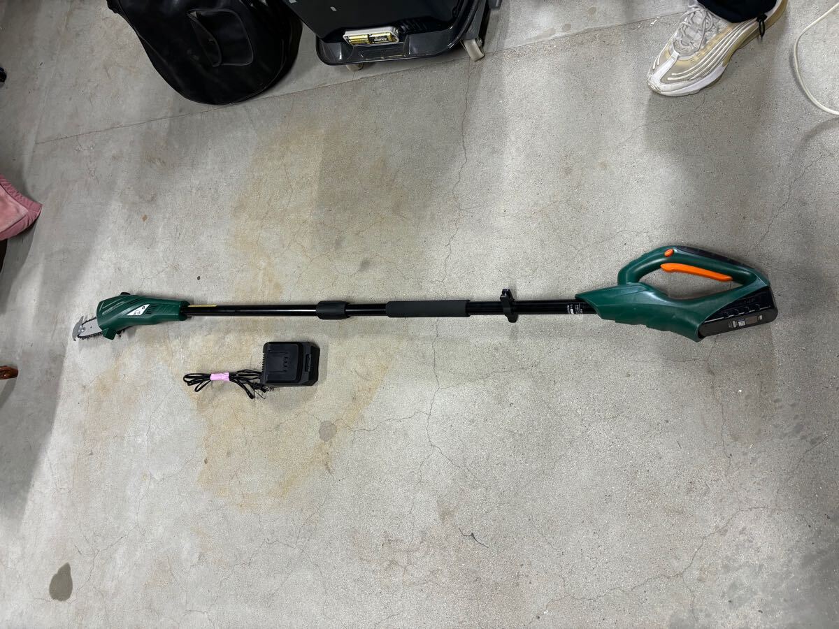 庭作　充電式高枝チェーンソー 電動工具 園芸用品 剪定 造園 箱付き 中古品 動作品　送料無料