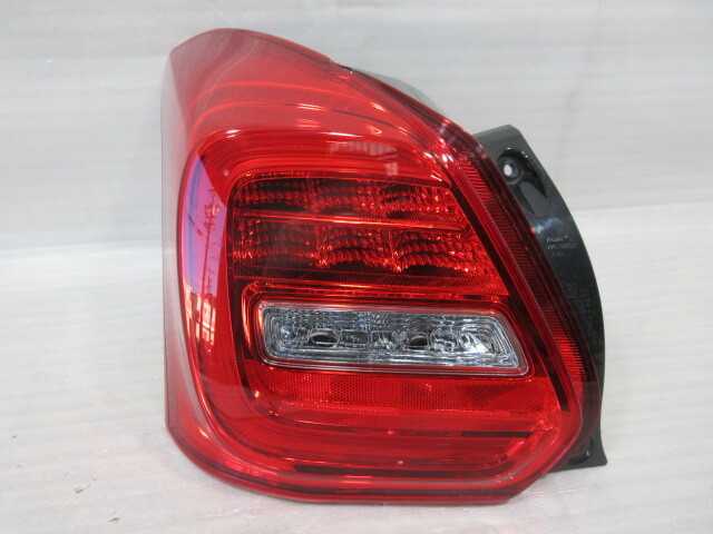 良品　スズキ　スイフト　スポーツ　ZC33S　純正　左　テールランプ