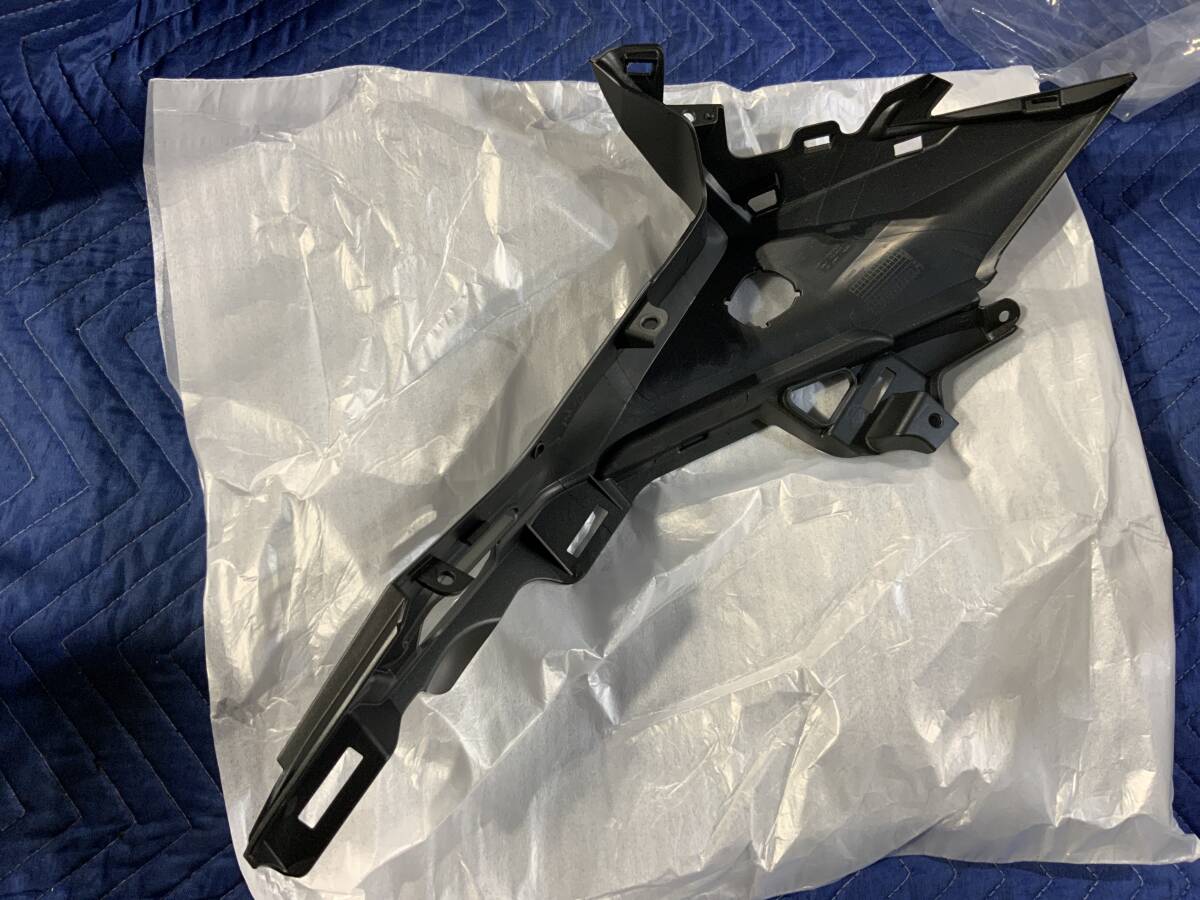 條件付き送料込み　CBR250RR 2型/4*440TG0ZB　MC51　左フロントカウル　クラッチレバー側(cè)　ウインカー　ナックル