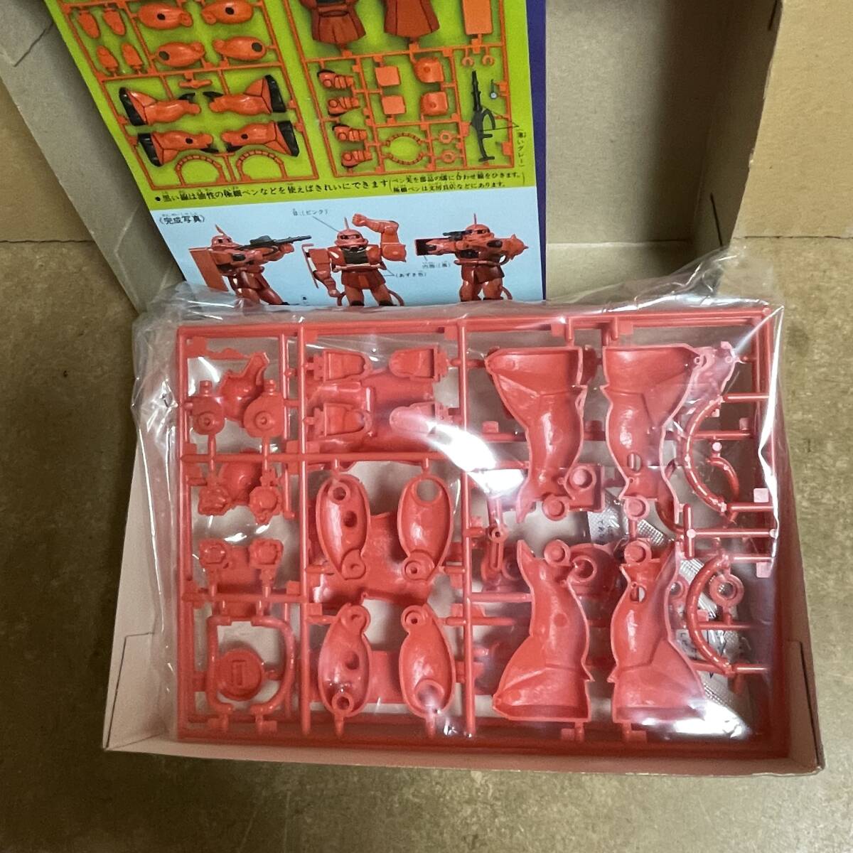 超貴重! バンザイマーク 初版! 説明書2枚もの 1/144 シャア 超貴重! バンザイマーク 初版! 説明書2枚もの 1/144 シャア