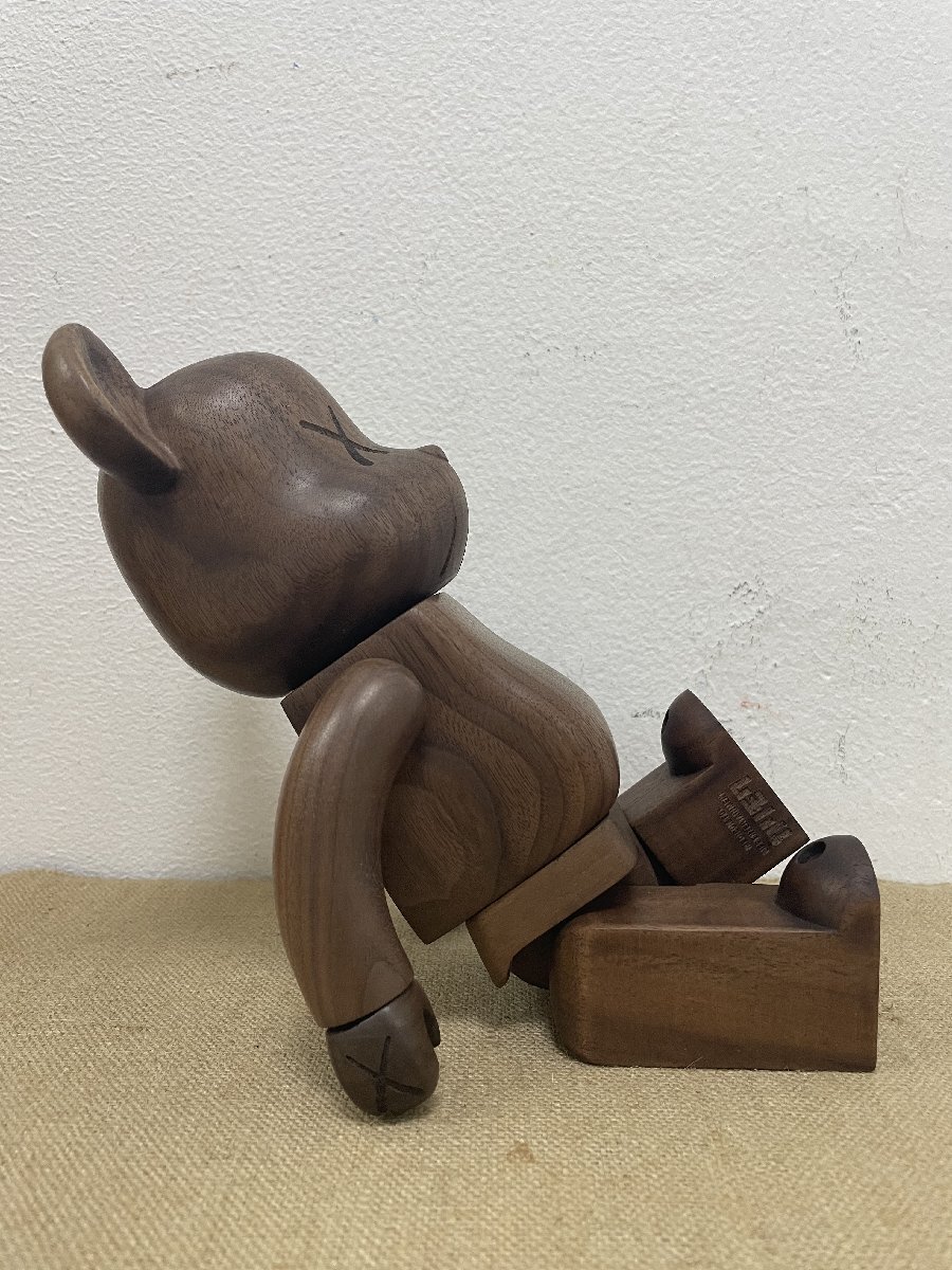 Bibian 比比昂- BE@RBRICK WORLD WIDE TOUR KAWS x カリモクx Bibian 比比昂- BE@RBRICK WORLD WIDE TOUR KAWS x カリモクx