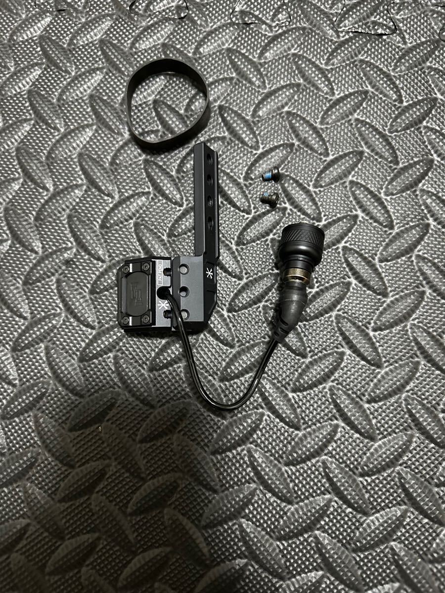 実物 Modlite ModButton BK+実物 surefire テールキャップ + 実物 Unity Wing Adapter right セット　(注意事項あり)