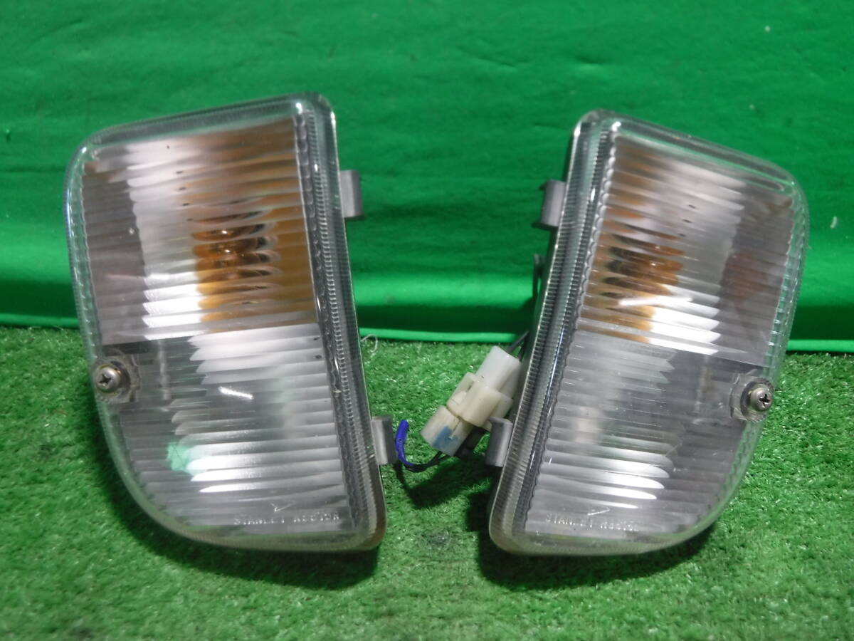 【B】ダイハツ　ムーヴ　L910S/L900S　純正　左右ターン　フロント　STANLEY　R9615