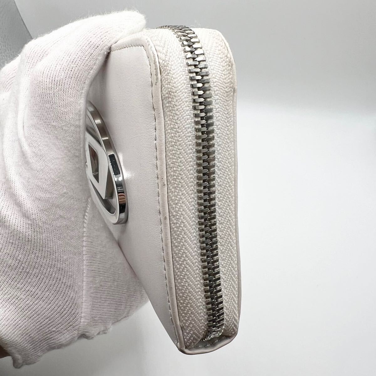 DIESEL ディーゼル ホワイト 白 ラウンドジップ 長財布 D ロゴ DIESEL ディーゼル ホワイト 白 ラウンドジップ 長財布 D ロゴ