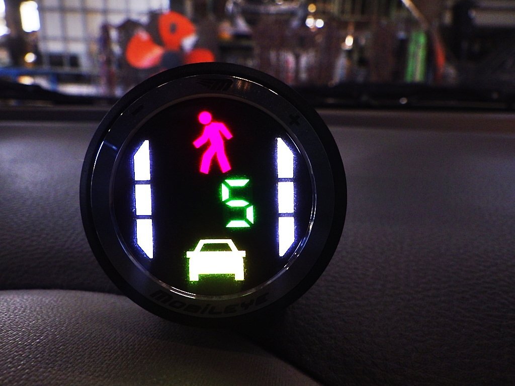 ☆MOBILEYE☆ モービルアイ 後付け衝突防止補助システム ★送料無料(沖縄・離島は除く)★ 242221