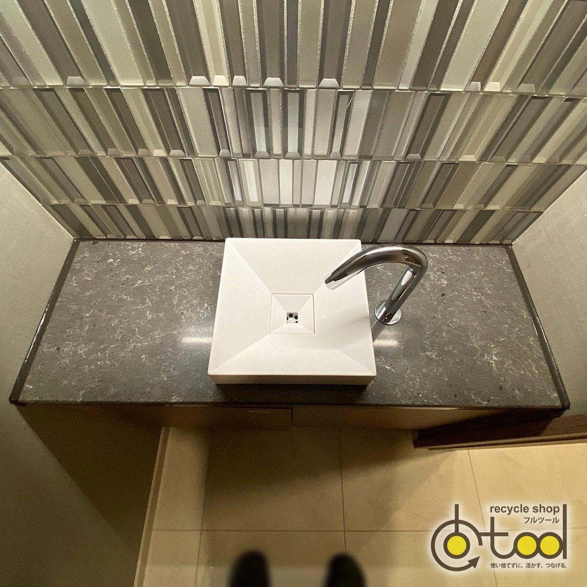 Yahoo!オークション - 【大阪】タカラ ミラー付きトイレ手洗い台 Yahoo!オークション - 【大阪】タカラ ミラー付きトイレ手洗い台