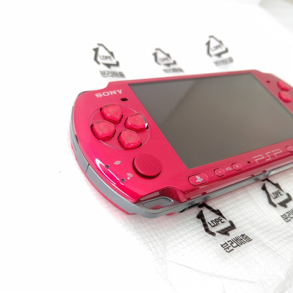 韓国版 ソニー PSP3005 ラディアントレッド 極美品 希少 レア 韓国版 ソニー PSP3005 ラディアントレッド 極美品 希少 レア