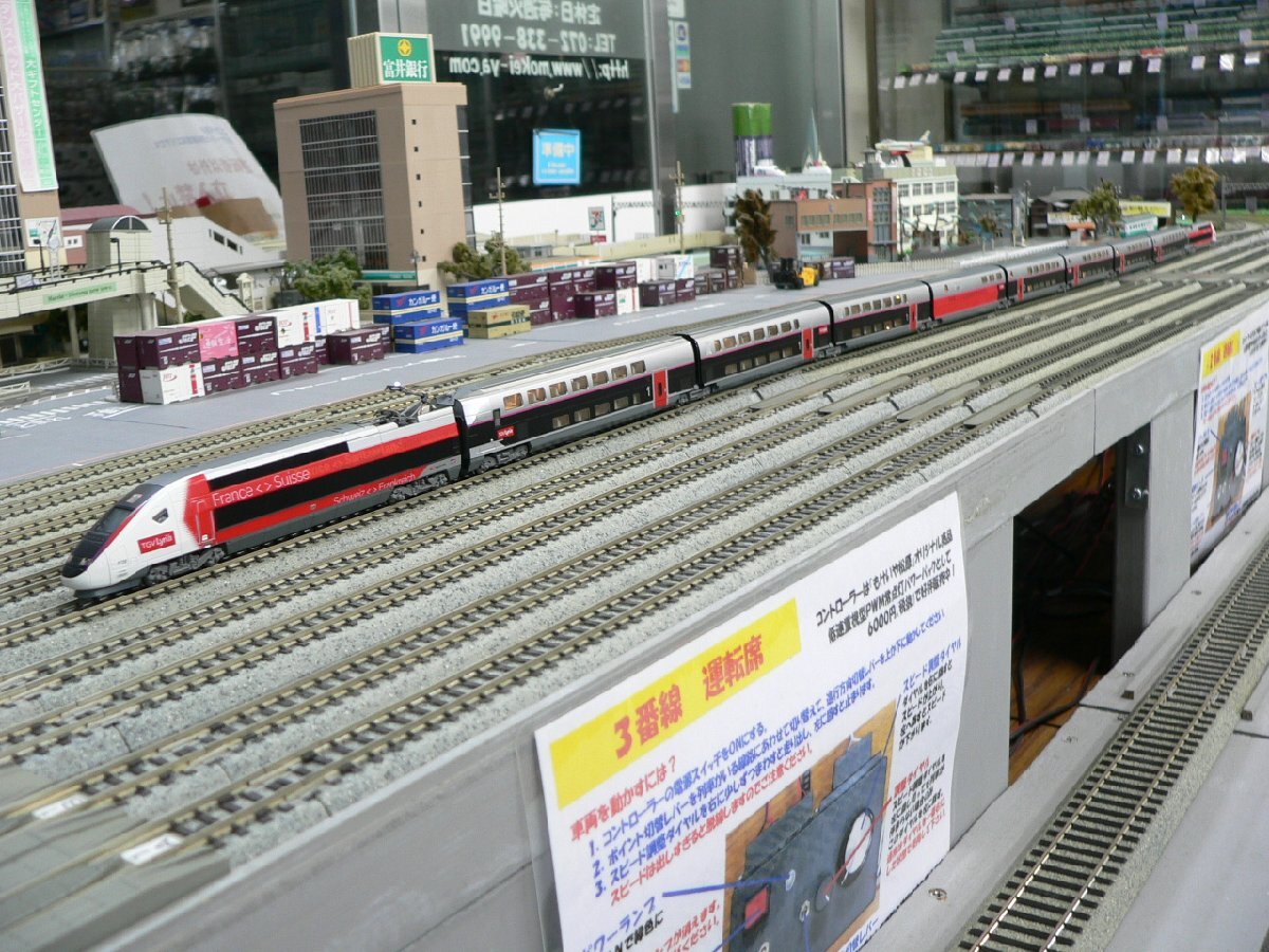 もけいや松原*ライト点灯特製品 JR145系配給電車 クル もけいや松原*ライト点灯特製品 JR145系配給電車 クル
